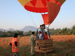 Laos attracions, Hot air ballooning