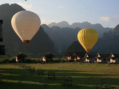 Laos attracions, hot air ballooning, Start lifting