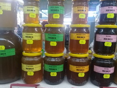 Цены на продукты в Риге на рынке, мед