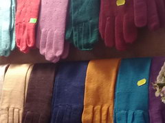 Prices in Riga (Latvia) for souvenirs, Knitted gloves
