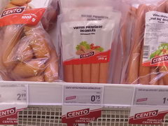 Цены на продукты в Литве, недорогие сосиски 