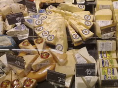 Grocery prices in Lithuania, Various cheeses