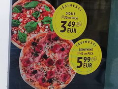 Fast food prices in Lithuania in Vilnius, Pizza