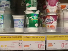 Цены на продукты питания в Вильнюсе, импортный йогурт