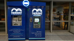 Валюта в Ливане в Бейруте, банкомат в аэропорту