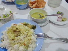 Еда на Мальдивах, карри с курицей или рыбой и с рисом