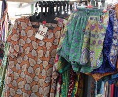 Сувениры в Амстердаме, Еще платья на рынке