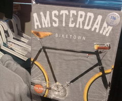 Сувениры в Амстердаме, Сувенирные футболки