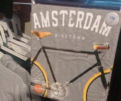 Souvenirs in Amsterdam, Souvenir T-shirts