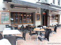 Restaurant prices in Wellington, Cafe on a pedestrian street of Wellington