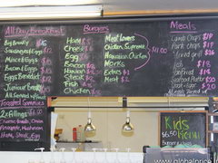 Restaurant prices in New Zealand, typical meal in a cafe in Wellington