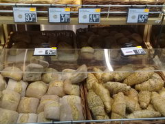 Food prices in Moscow, Various baking and rolls