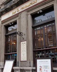 Food prices in Scotland in Edinburgh, Cafe-restaurant outside