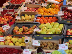 Grocery stores prices in Stockholm, Sweden, Fruits from street vendors