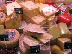 Food prices in Slovenia at grocery stores, Various cheeses