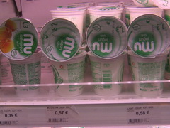 Food prices in Slovenia at grocery stores, Yoghurts