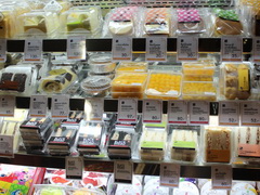 Food and drink in Bangkok Airport, Large selection of desserts and cakes