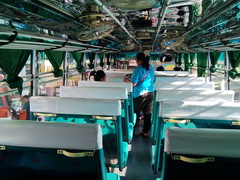 Транспорт Чиангмая и Таиланда, Внутри дешевого автобуса