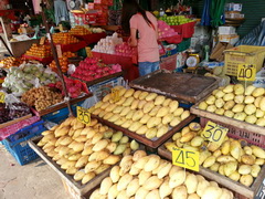 Таиланд,Чиангмай, цены на фрукты на рынках, Желтое манго