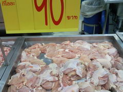 Продукты в супермаркете в Хуахине, Таиланд, Филе курицы