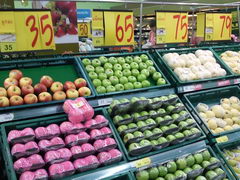 Fruits in Hua Hin, Thailand, Prices of apples