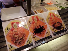 Food prices in Pattaya in Thailand, Salads, crab with papaya