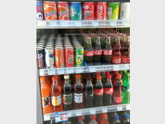 Продукты в супермаркетах в Таиланде в Паттайе, Кола и другире напитки
