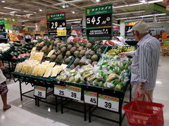 Cost of groceries in Thailand in Pattaya, Apples and pineapple