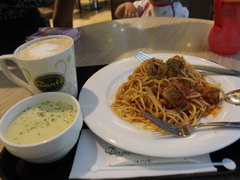 Eaiting and drinking in Taiwan, European meals in the food court