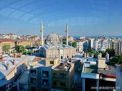 Отели в Стамбуле, Вид на Стамбул из бассейна