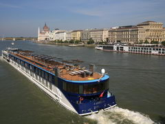 Entertainment of Budapest, River cruises along the Danube