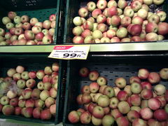 Food prices in Hungary, Cheap for apples