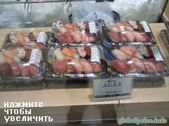 Цены на продукты в Японии, наборы роллов на рынке