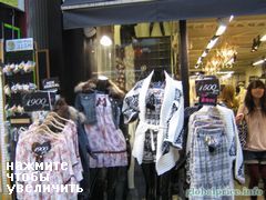 Цены на одежду в Японии, в Токио, платья из шерсти, район Харадзюку